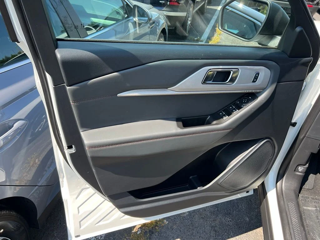 New 2026 Star White Metallic Tri-Coat Ford Active image 10