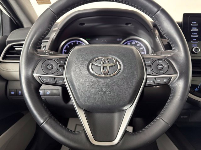 Used 2021 White Toyota LE image 17