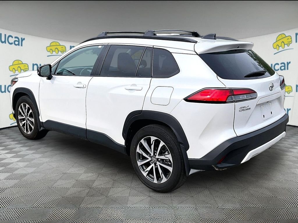 Used 2025 Beige Toyota XLE image 5