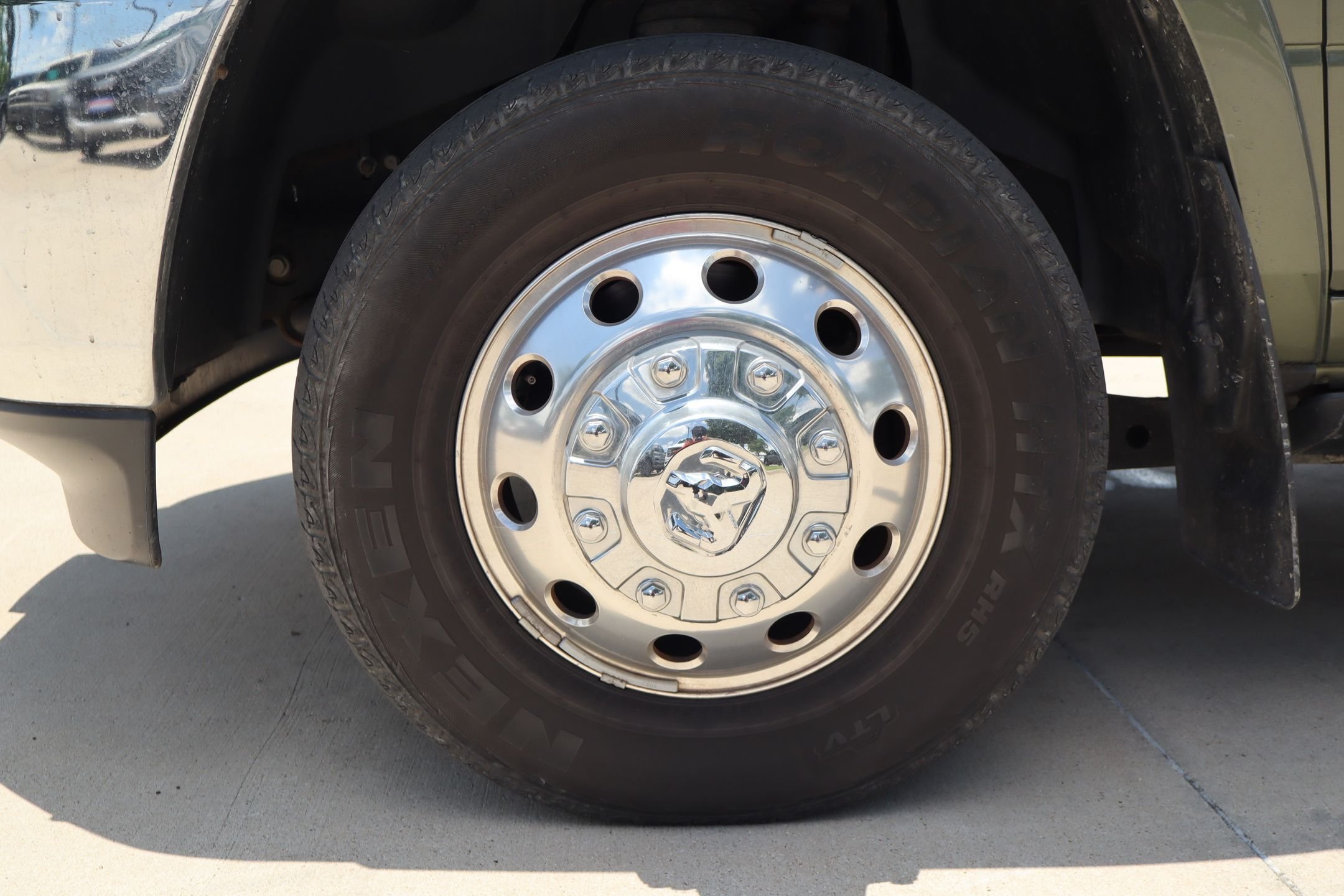 Used 2020 Olive Green Ram Laramie image 10