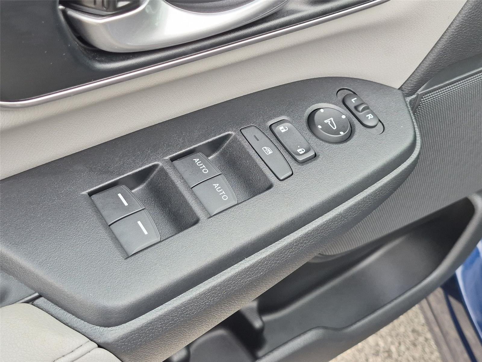 Used 2021 Obsidian Blue Pearl Honda Touring image 16