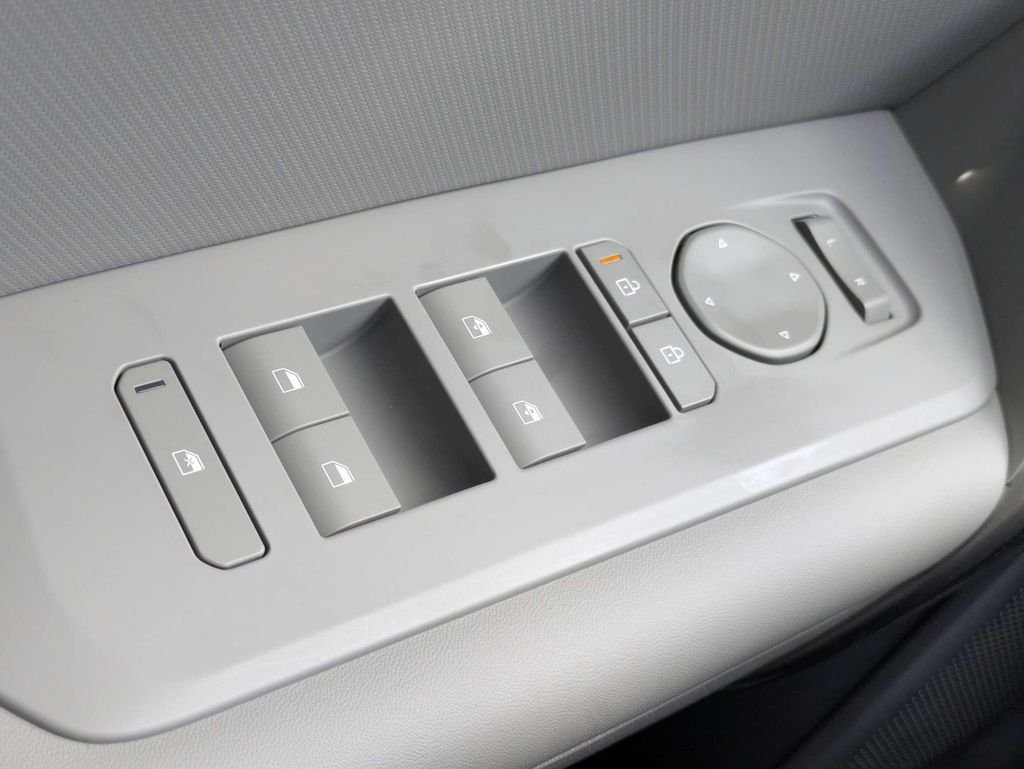 New 2027 Snow White Pearl Kia EX image 23