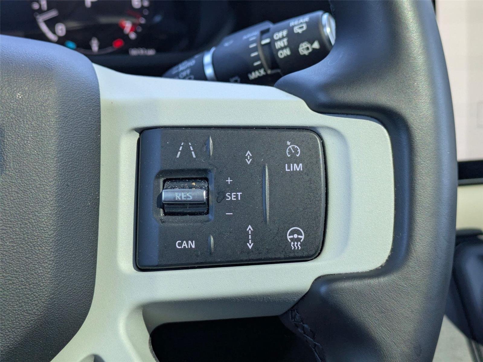 Used 2024 Fuji White Land Rover S image 17