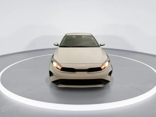 Used 2023 White Kia LXS image 9