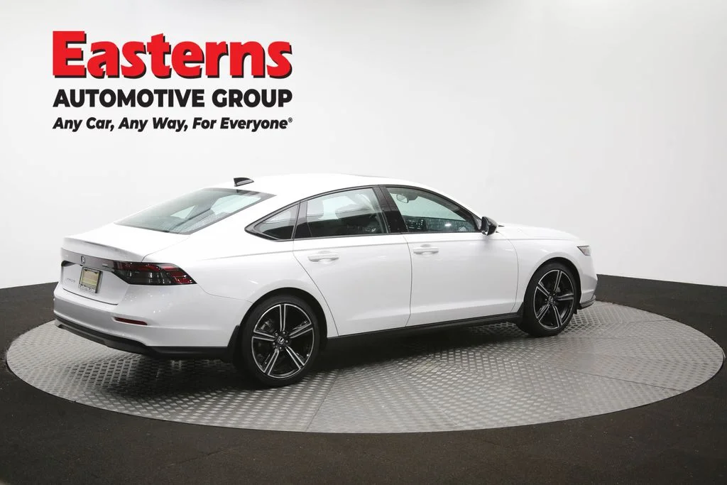 Used 2026 White Honda SE image 41