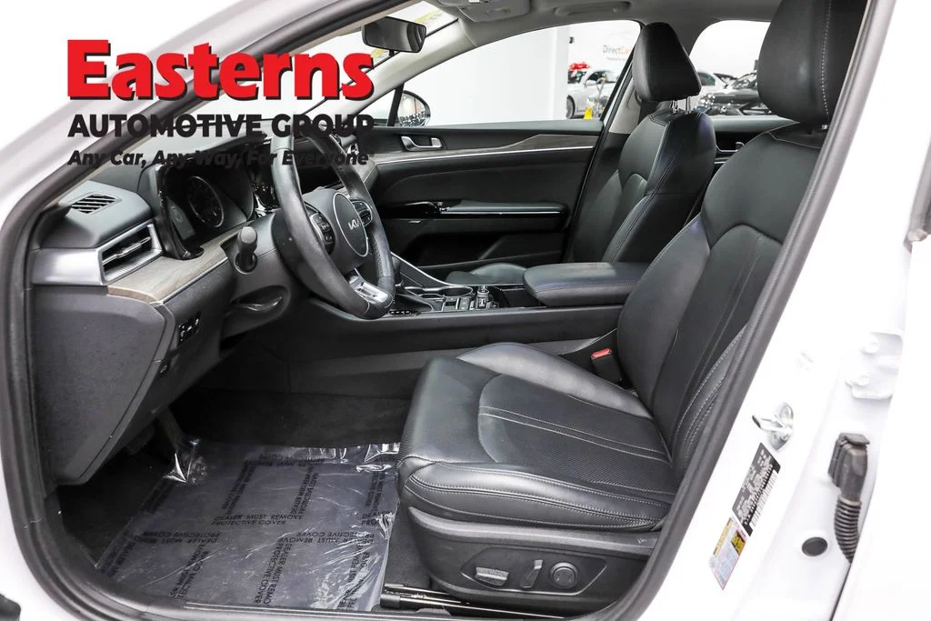 Used 2022 White Kia EX image 13