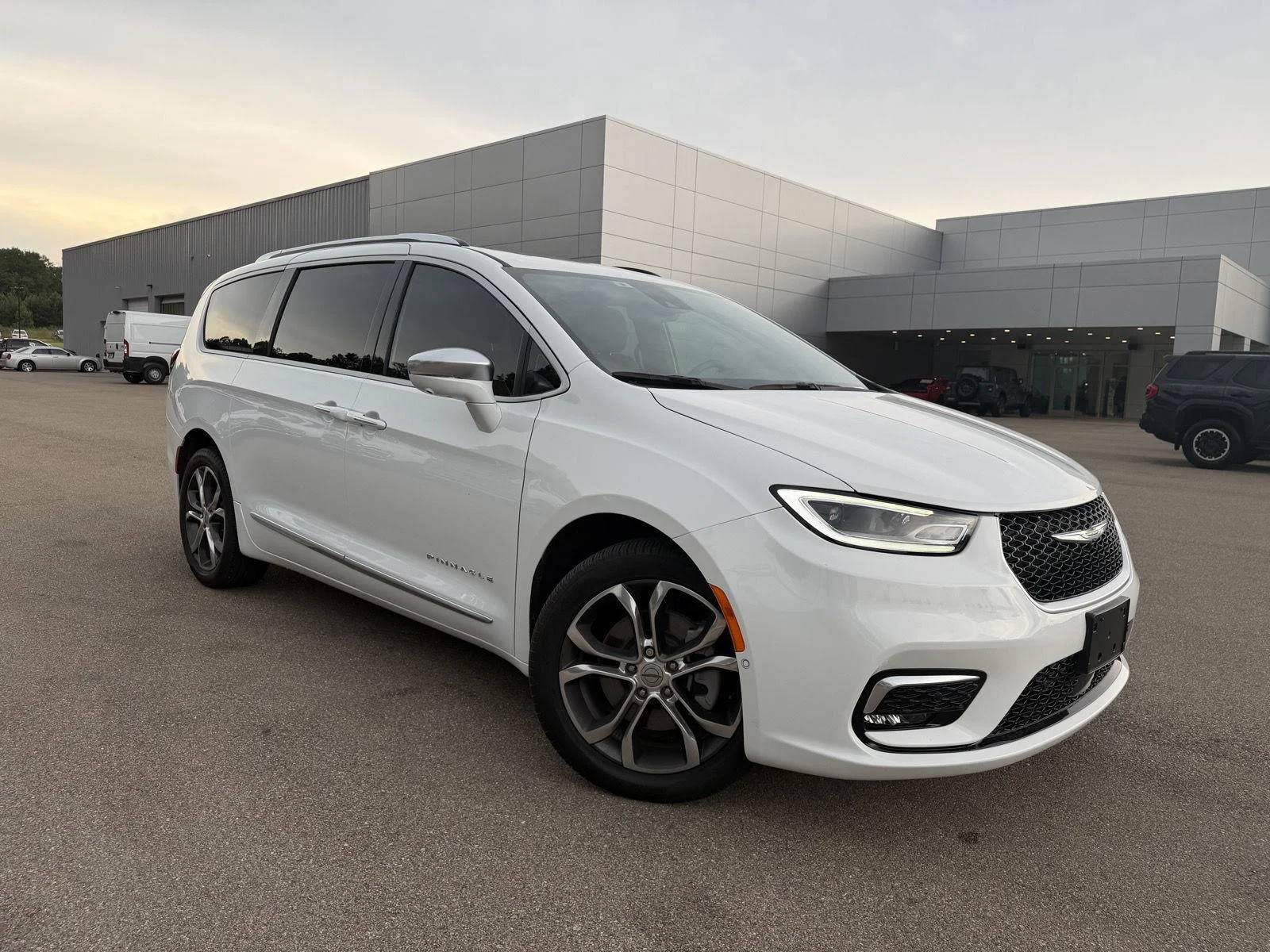 Used 2024 Bright White Clearcoat Chrysler Pinnacle image 3