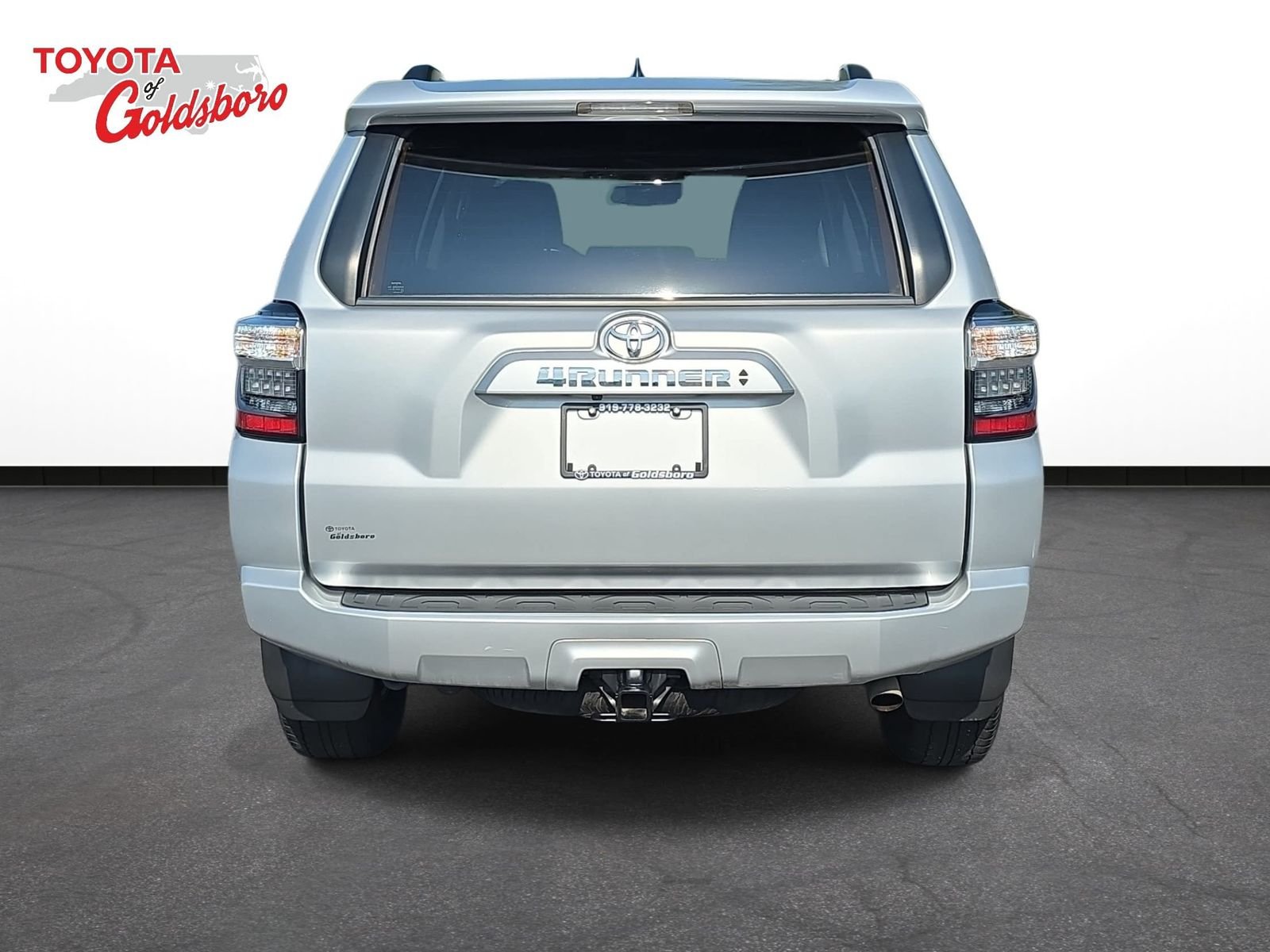 Used 2022 Silver Toyota SR5 Premium image 6
