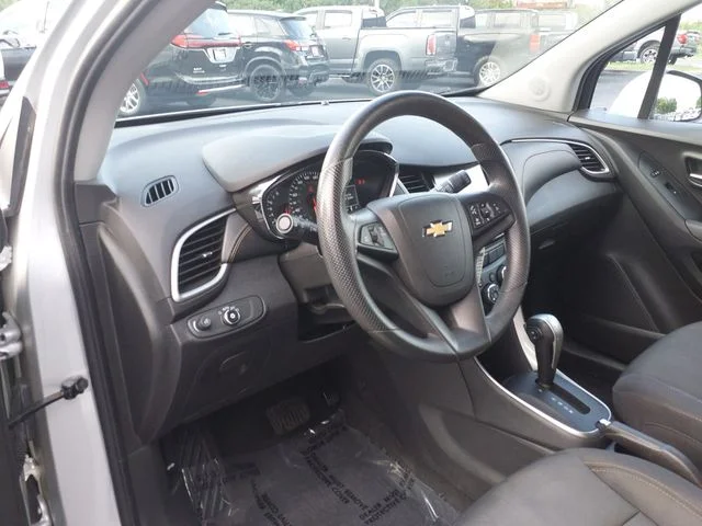 Used 2017 Silver Chevrolet LT image 10