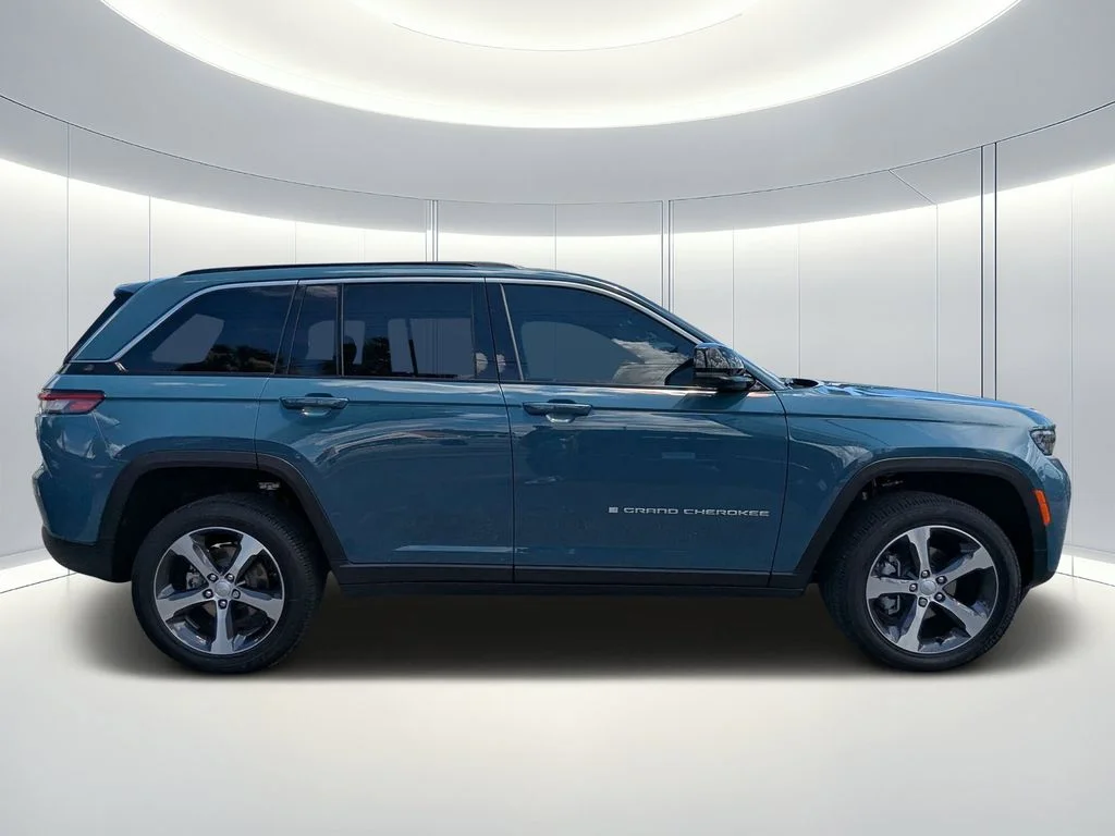 Used 2026 Blue Jeep Limited image 3