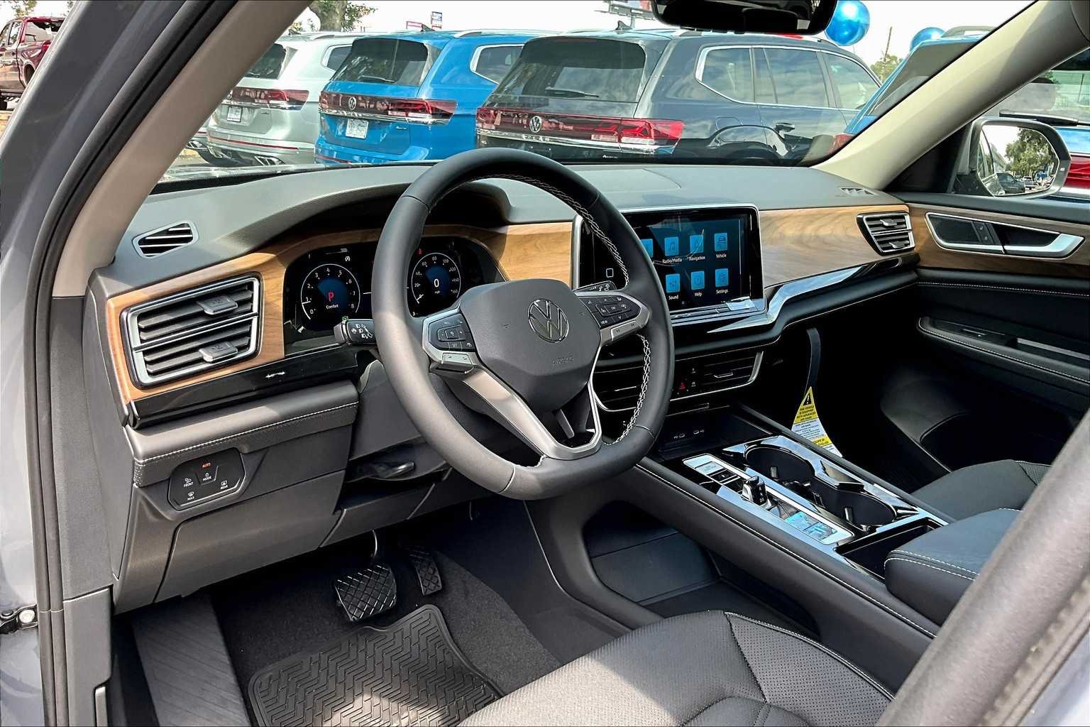 New 2026 Pure Gray Volkswagen 2.0T SE W/TECHNOLOGY image 8