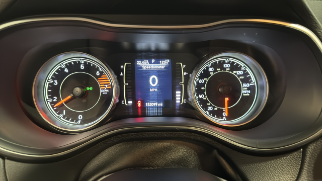 Used 2020 Diamond Black Crystal Pearlcoat Jeep Latitude image 16