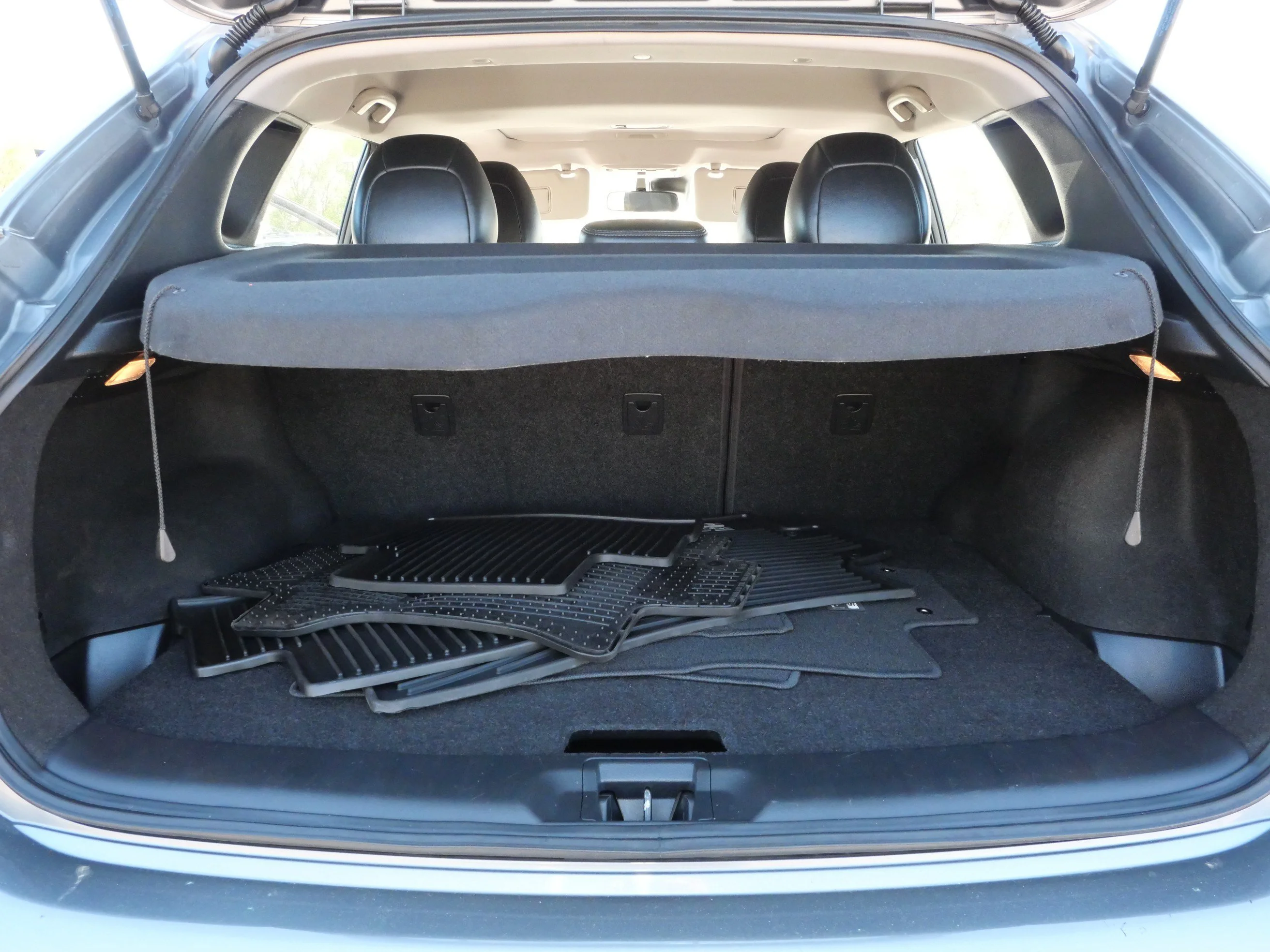 Used 2017 Gun Metallic Nissan SL image 18