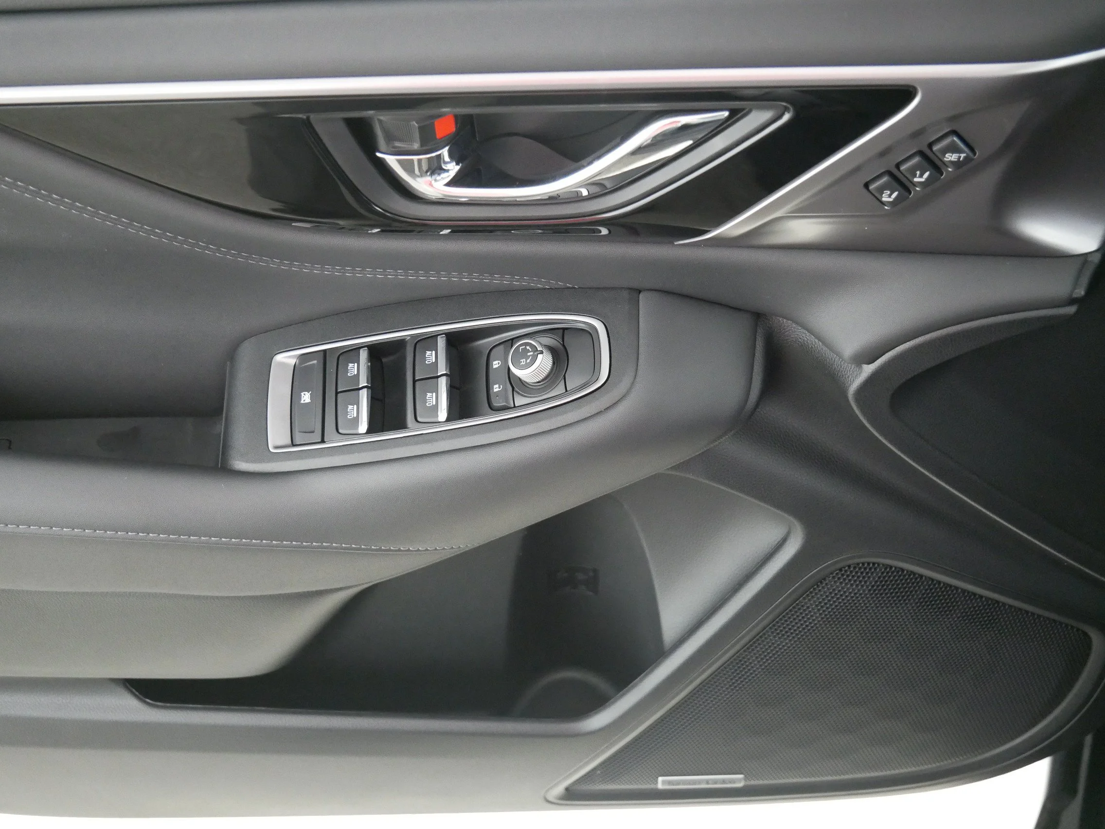 Used 2025 Crystal Black Silica Subaru Limited image 19