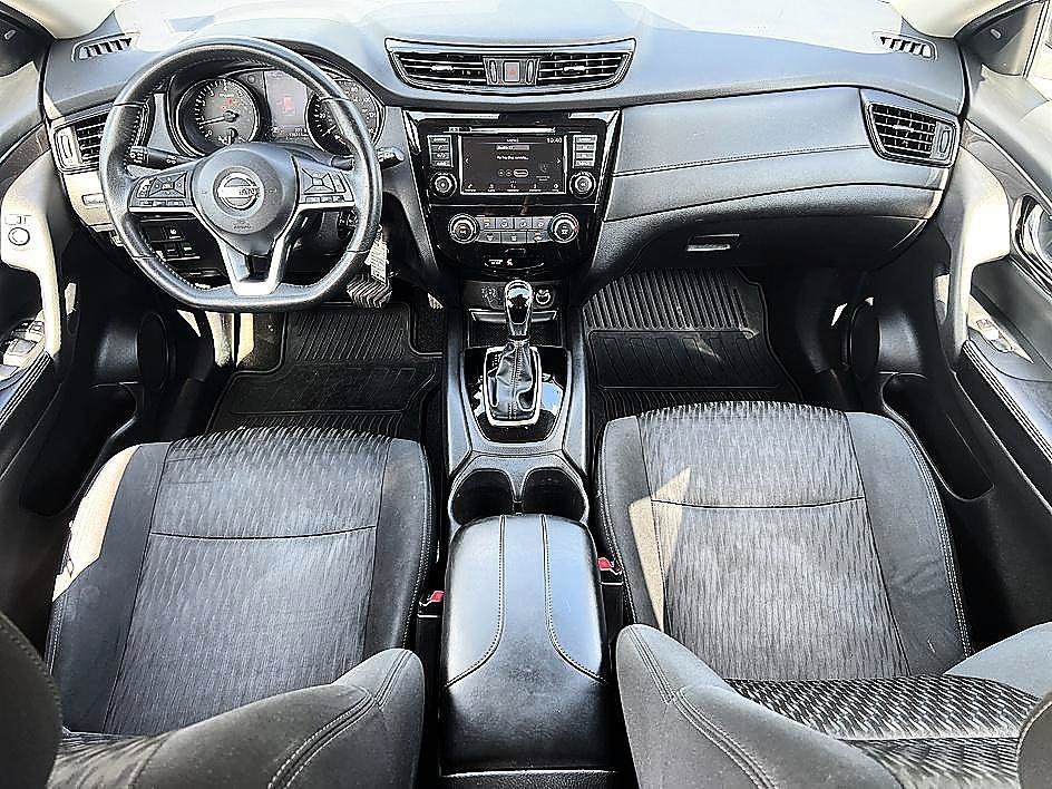 Used 2019 Magnetic Black Pearl Nissan S image 18