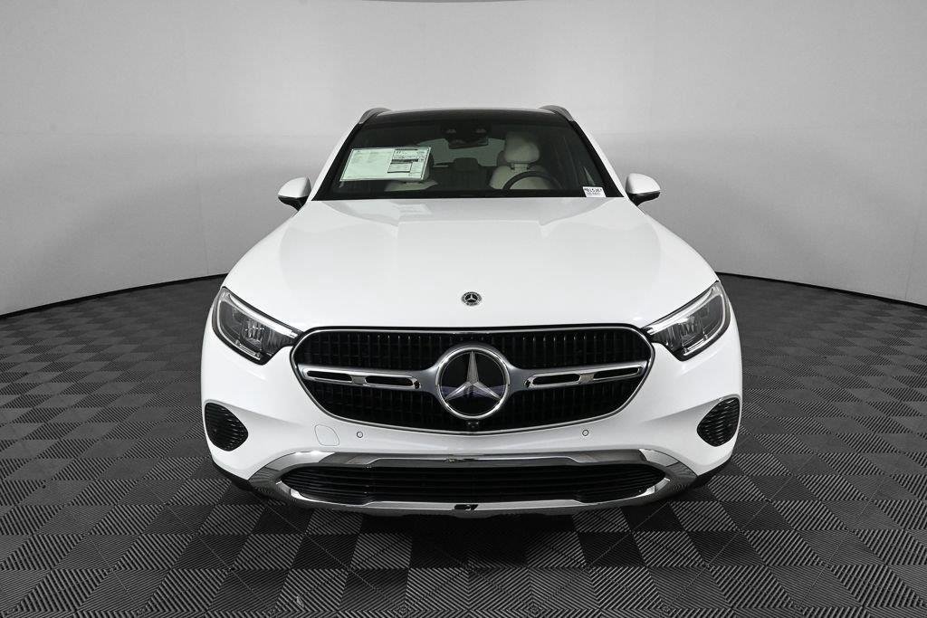 New 2027 MANUFAKTUR Moonlight White Metallic Mercedes-Benz GLC 300 image 34