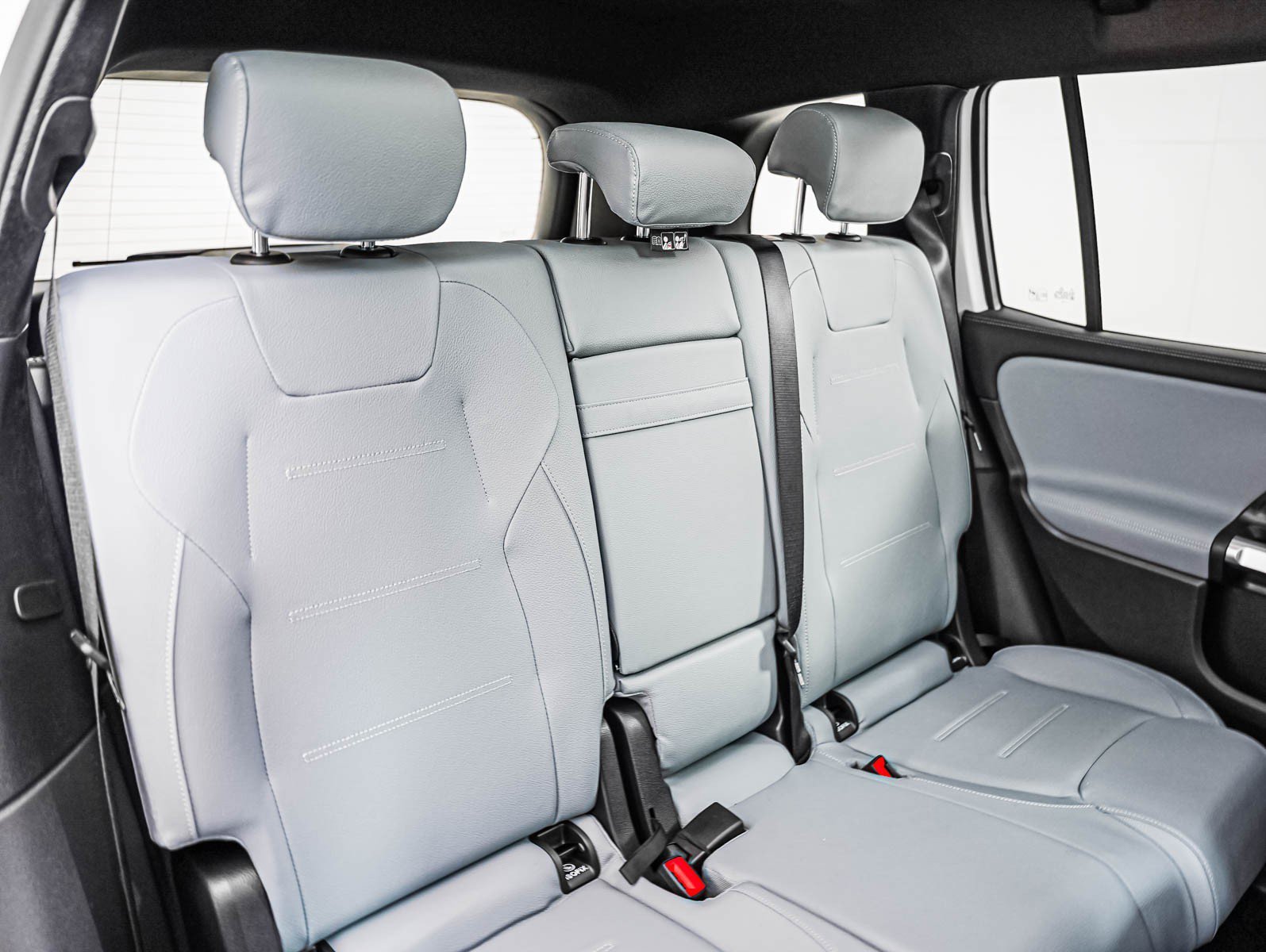 New 2026 Polar White Mercedes-Benz GLB 250 image 10
