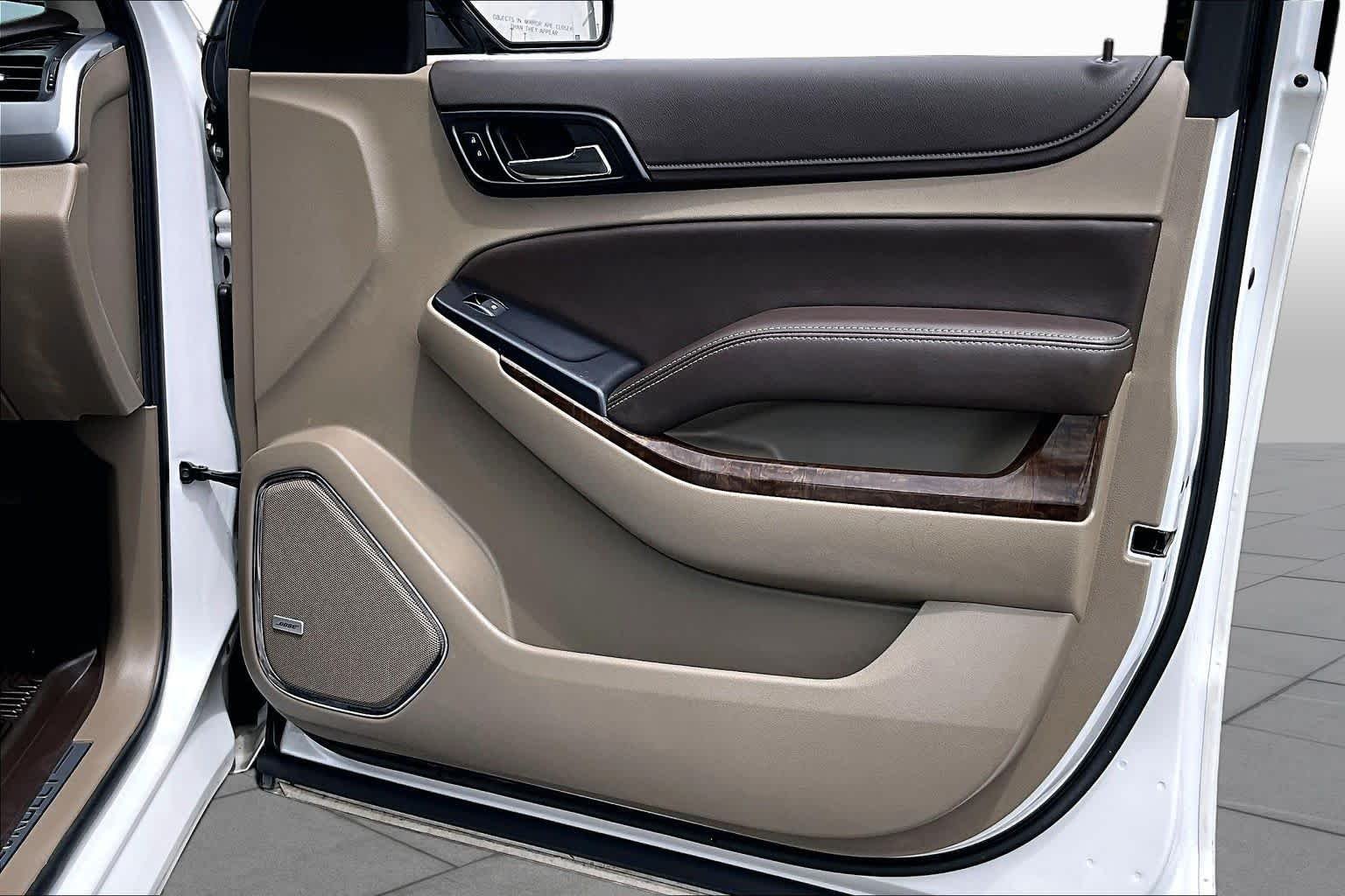 Used 2019 Iridescent Pearl Tricoat Chevrolet LT image 22