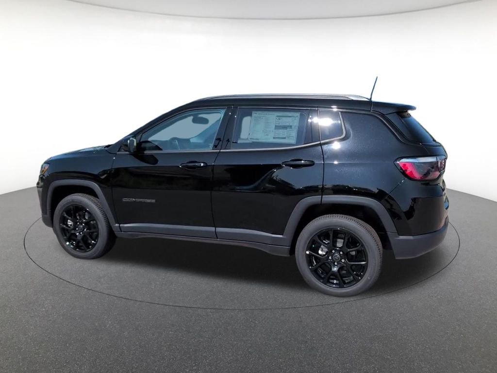 New 2026 Diamond Black Crystal Pearlcoat Jeep Latitude image 12