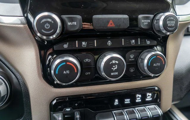 Used 2022 Silver Ram Laramie image 32