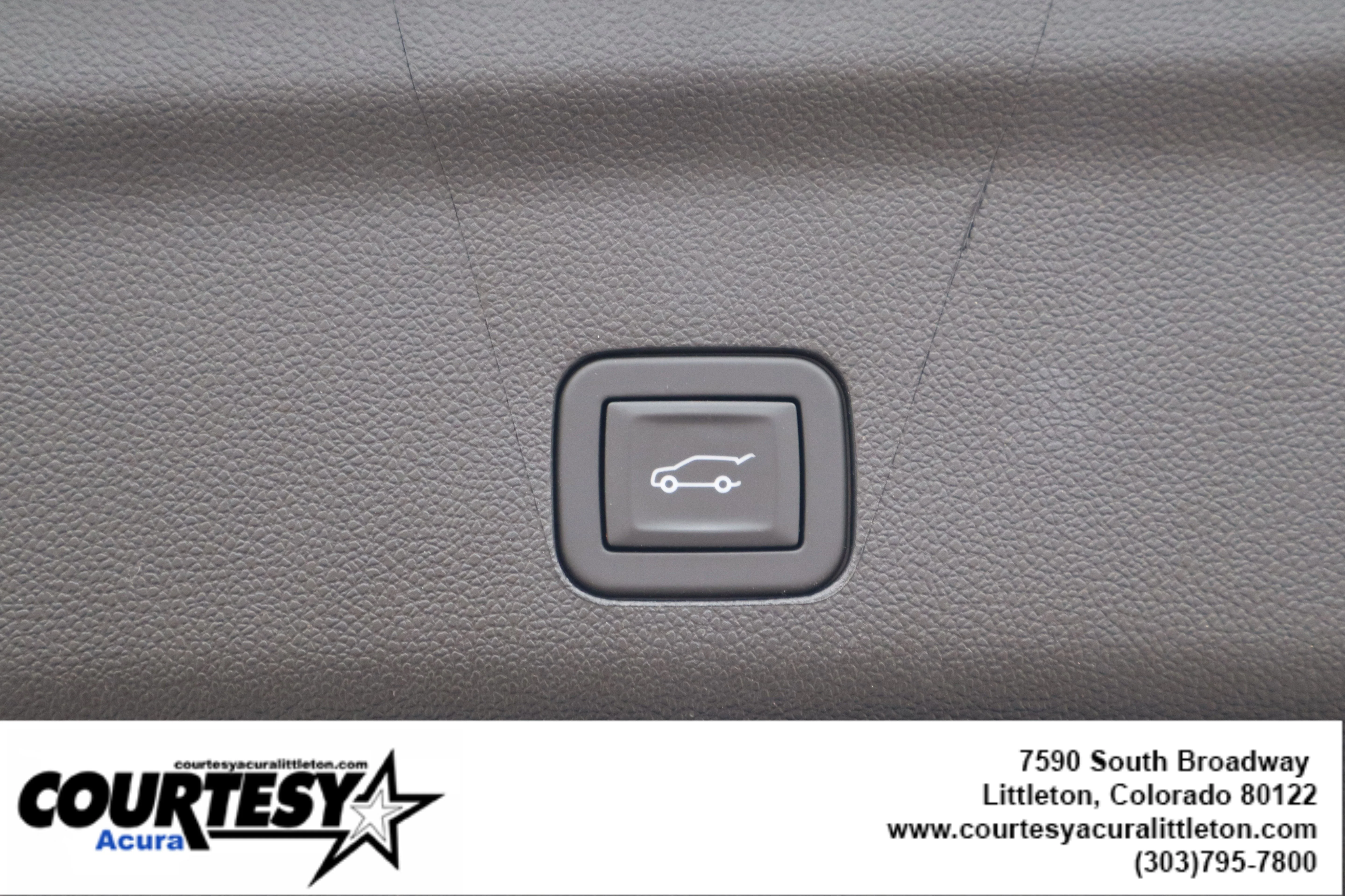 Used 2025 Iridescent Pearl Tricoat Chevrolet High Country image 32