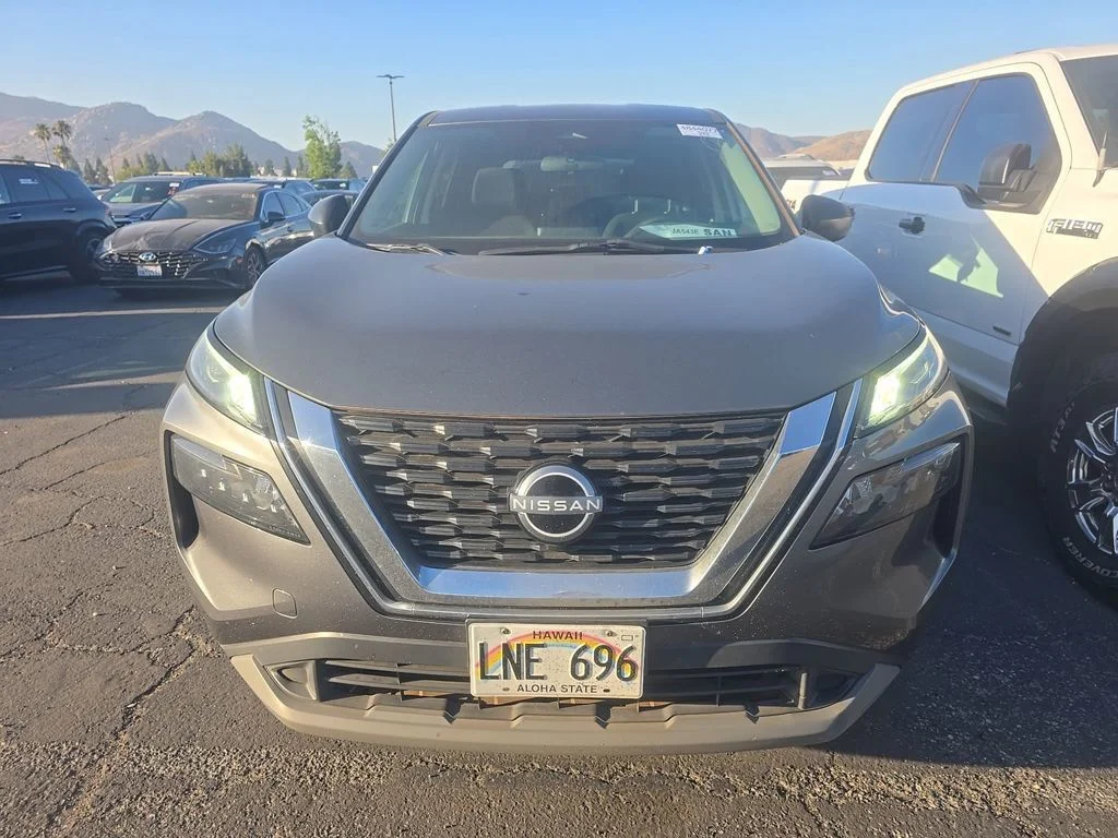 Used 2023 Gray Nissan S image 5