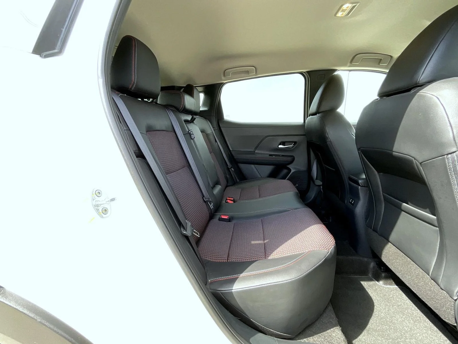 Certified Used 2025 White Nissan SR image 19