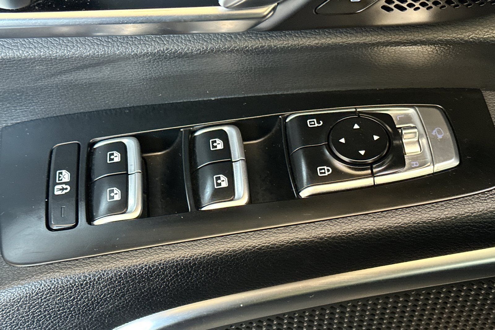 Used 2022 Black Kia SX image 12
