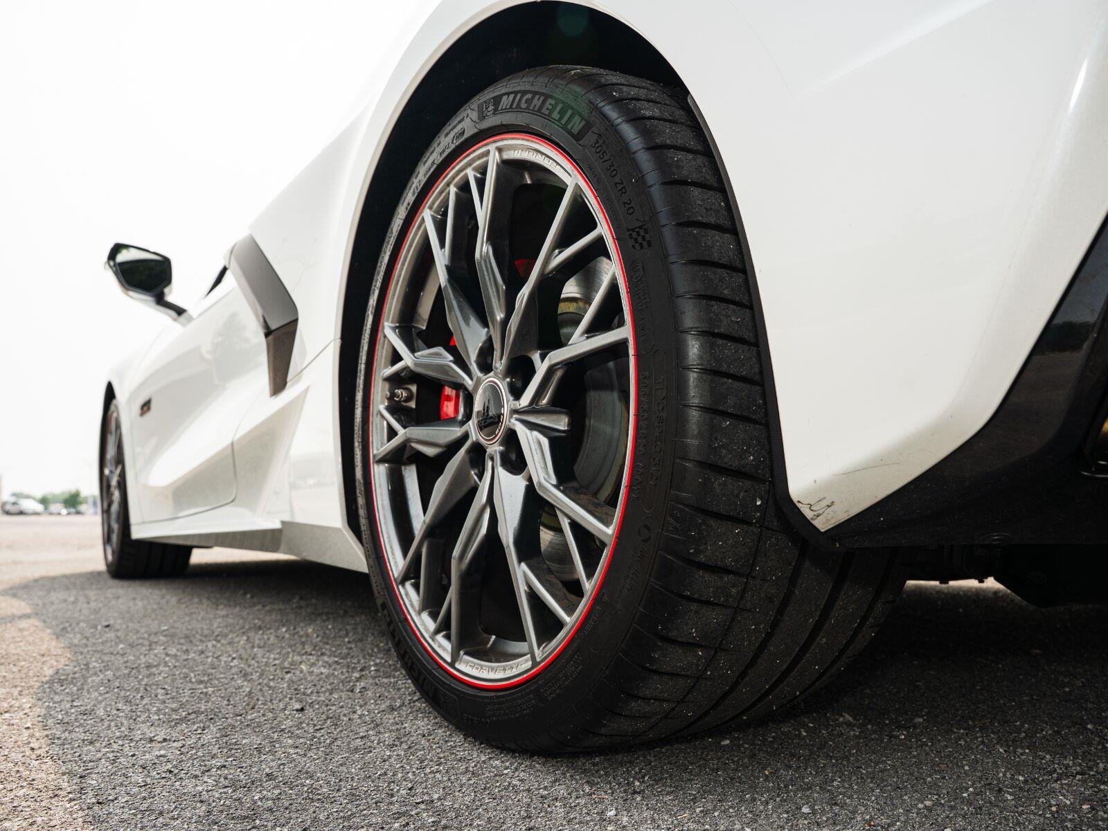 Used 2023 White Pearl Metallic Tricoat Chevrolet Stingray image 22