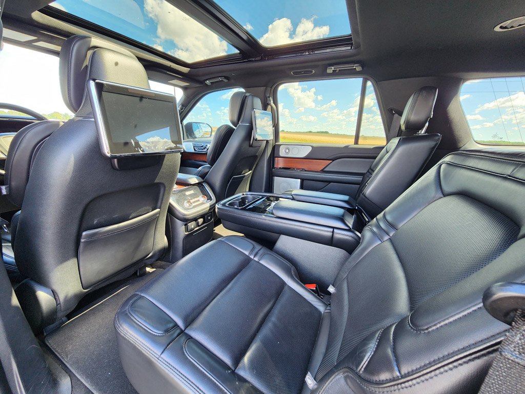 Used 2020 Infinite Black Lincoln Reserve image 8