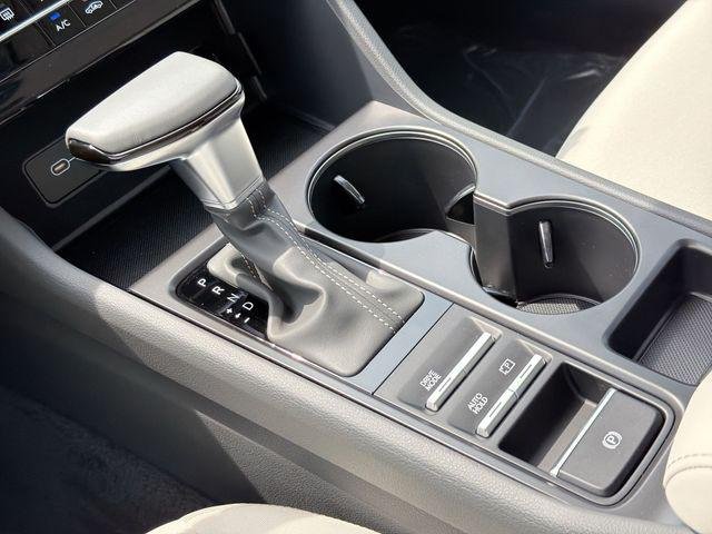 New 2026 White Hyundai SE image 22