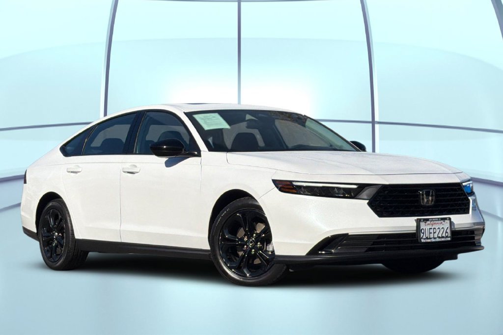 Used 2025 Platinum White Pearl Honda SE image 2