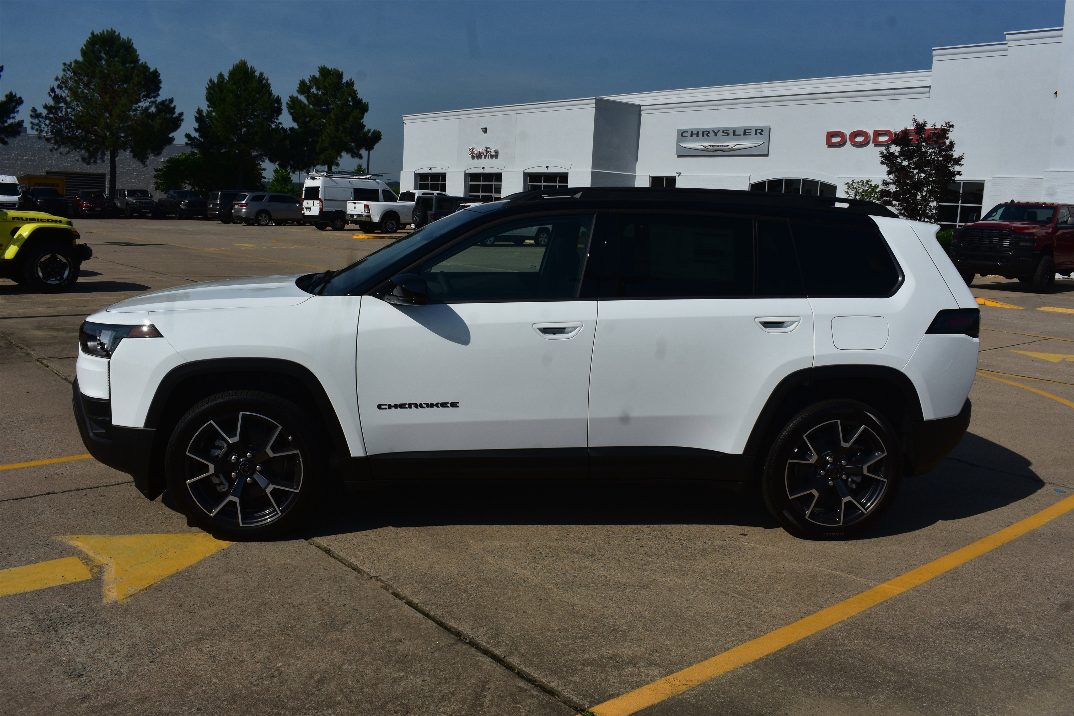 New 2026 Bright White Clear-Coat Exterior Paint Jeep Overland image 10