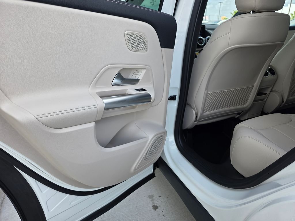 New 2026 Polar White Mercedes-Benz GLA 250 image 13