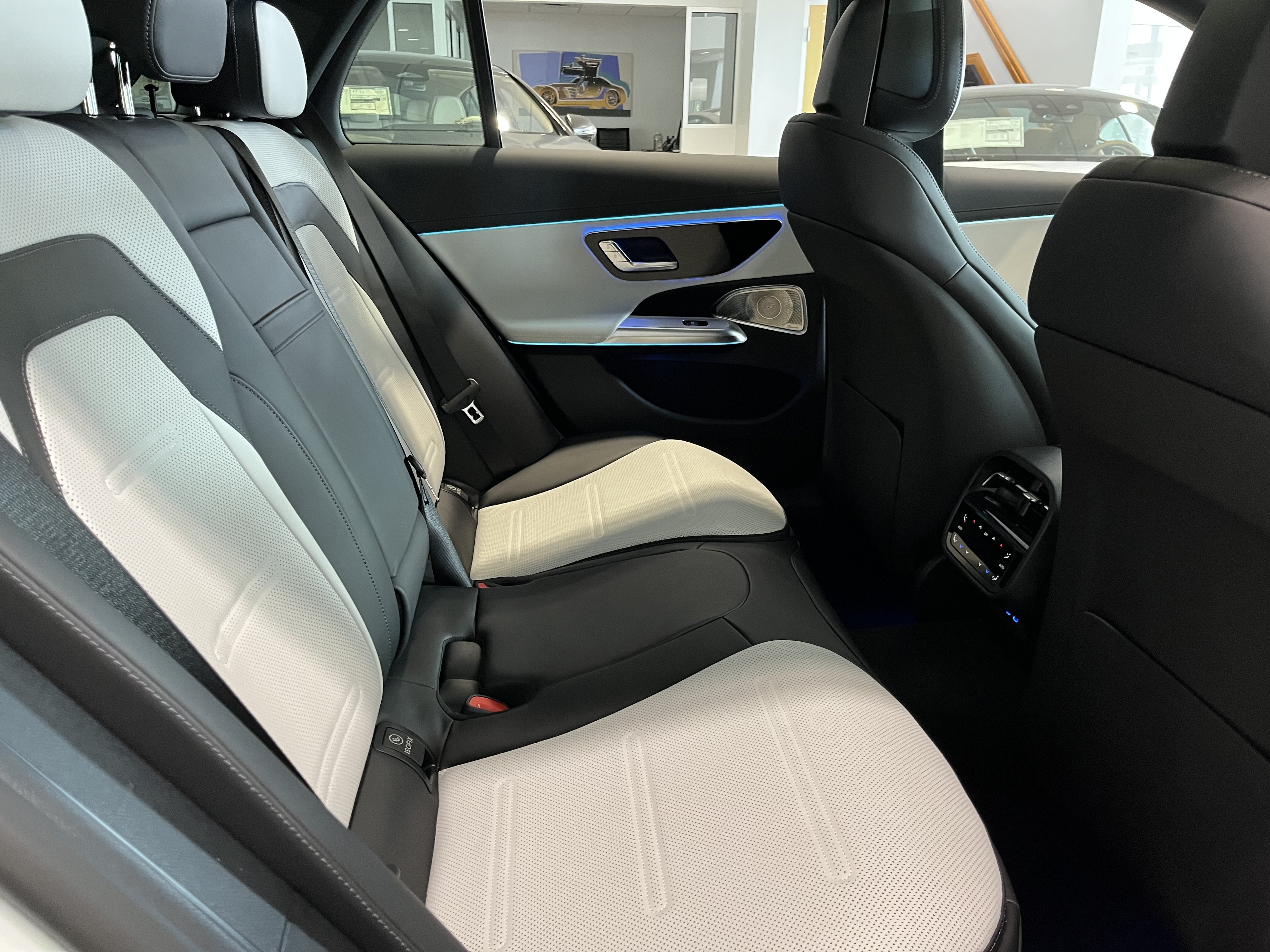 New 2026 MANUFAKTUR Moonlight White Magno Mercedes-Benz AMG® E 53 E image 21
