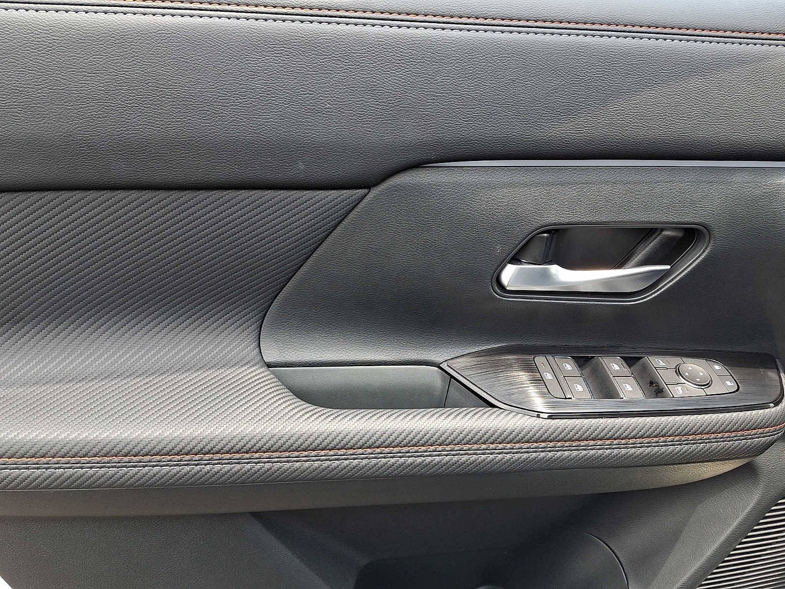 Used 2025 Aspen White Tricoat Nissan SR image 15