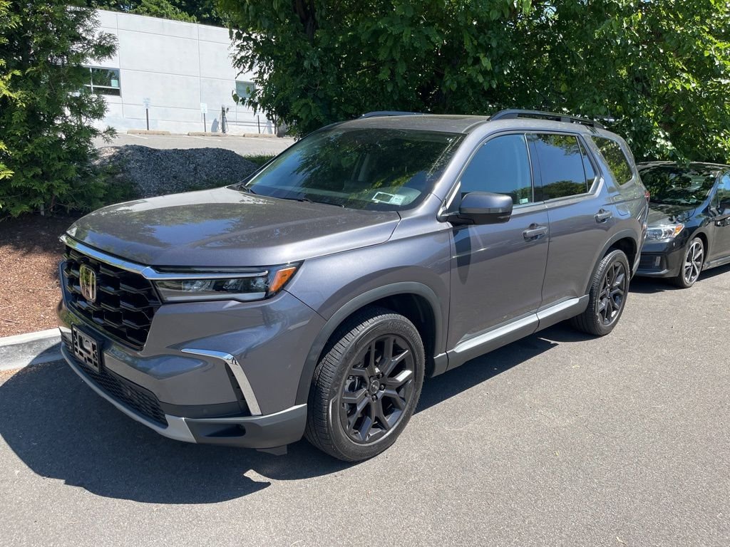 2025 Honda Pilot Touring AWD's photo