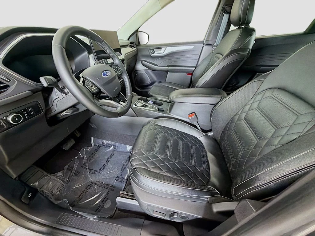 Used 2023 Carbonized Gray Metallic Ford Platinum image 25