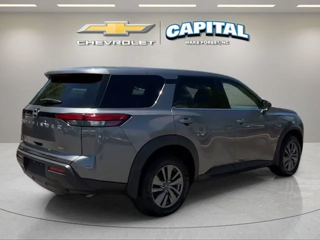 Used 2023 Gray Nissan S image 5