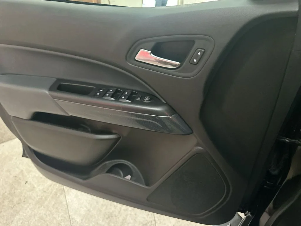 Used 2022 Black Chevrolet Z71 image 12