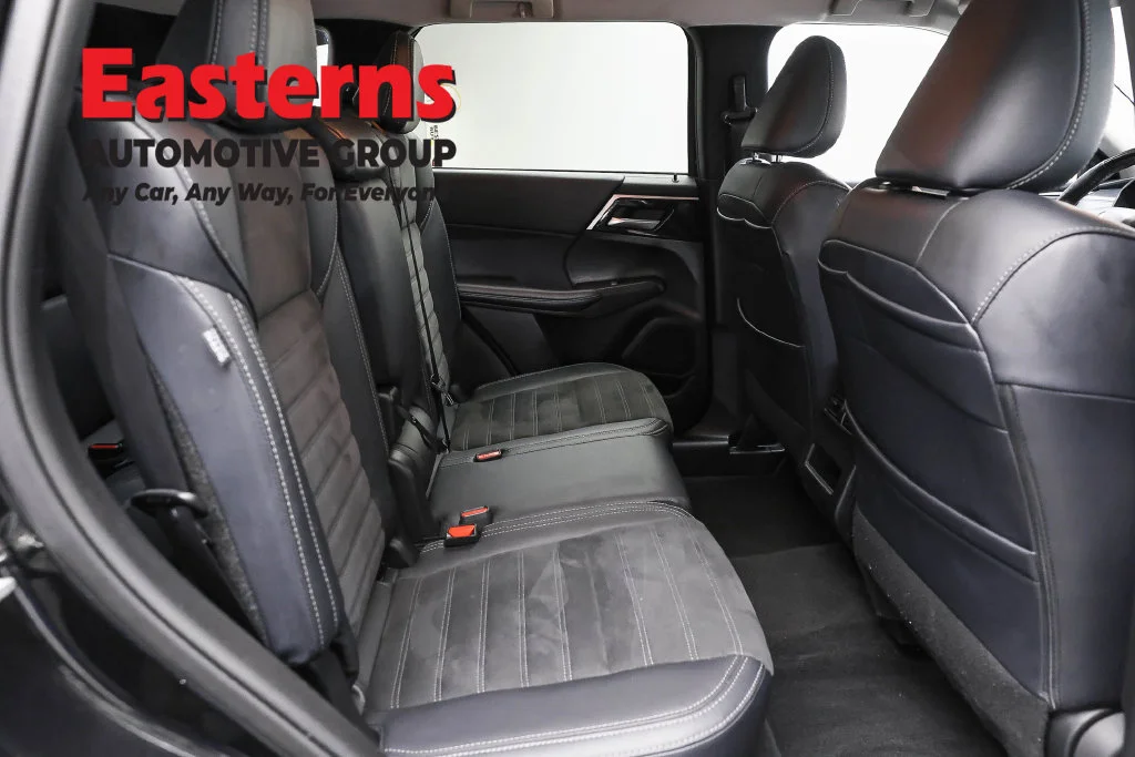 Used 2024 Black Mitsubishi SE image 22