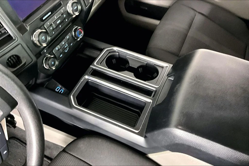 Used 2018 White Ford XL image 17