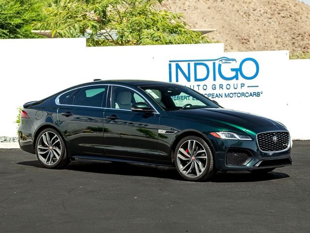 Used 2021 British Racing Green Metallic Jaguar R-Dynamic SE image 4