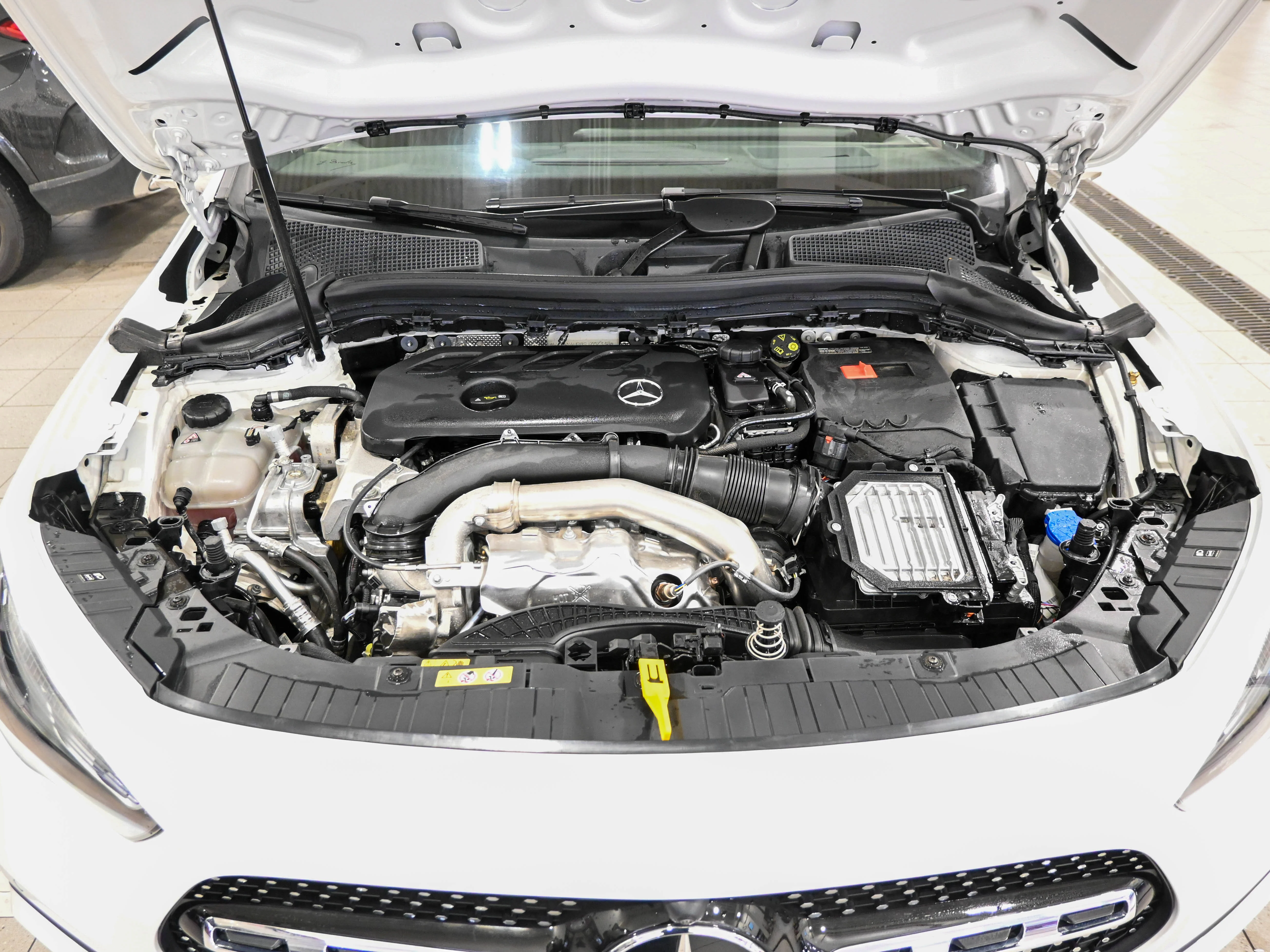 New 2025 Polar White Mercedes-Benz GLA 250 image 6