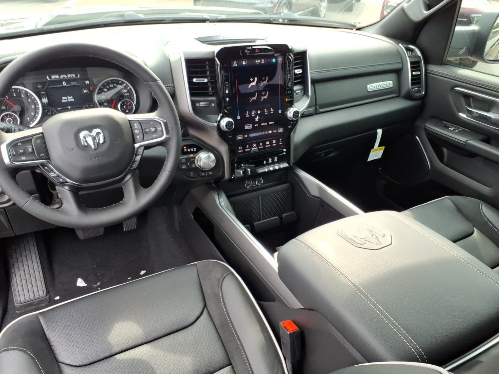 New 2026 Diamond Black Crystal Pearl-Coat Exterior Paint RAM Laramie image 20