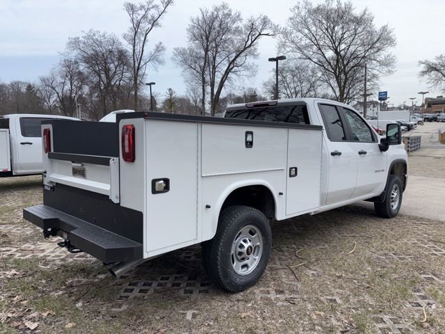 New 2025 Summit White Chevrolet WT image 4