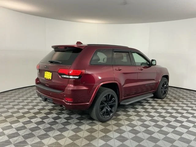 Used 2017 Red Jeep Laredo image 5