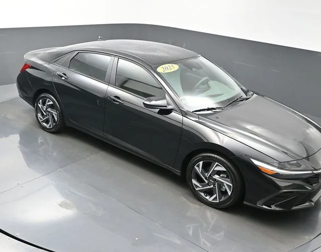 Used 2025 Black Hyundai SEL Sport image 41