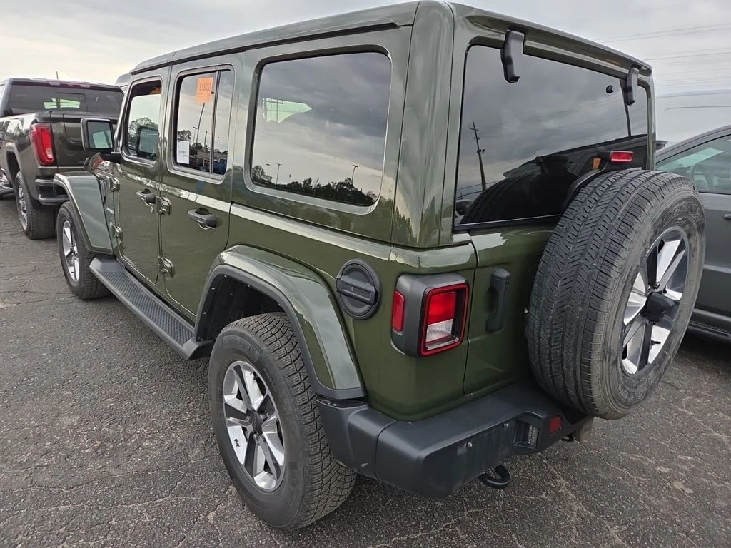 Used 2021 Green Jeep Unlimited Sahara image 3