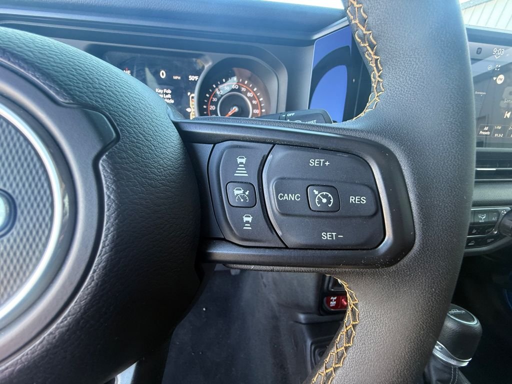 New 2024 Hydro Blue Pearl-Coat Exterior Paint Jeep  image 24